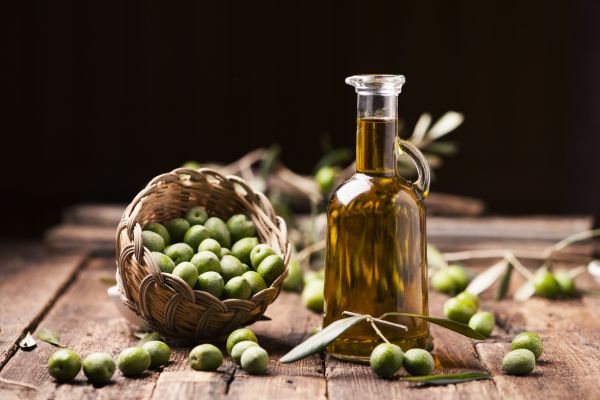 7. น้ํามันมะกอก (Olive Oil) อุดมไปด้วยวิตามินบำรุงผิว